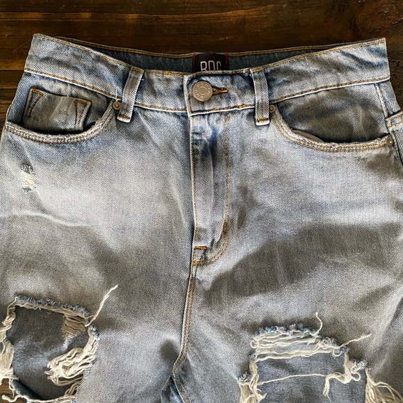 BDG Jeans 26 Light Wash Distressed Mom High Rise Ripped Urban Outfitters - Picture 5 of 12